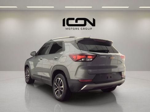 Used 2025 Chevrolet TrailBlazer LT AWD/4WD image 2