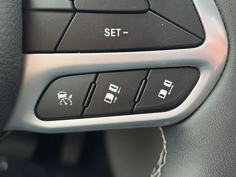 Used 2024 Chrysler Pacifica Touring-L image 43