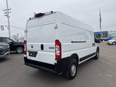 Used 2025 RAM ProMaster 2500 w/ Convenience Group image 5
