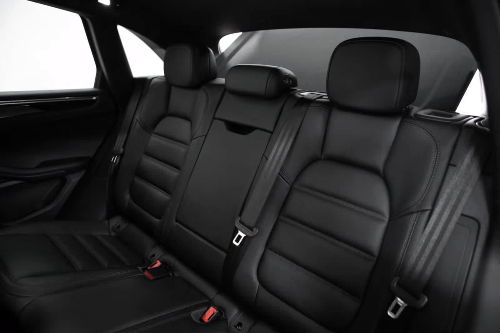 Certified 2026 Porsche Macan S AWD/4WD image 37
