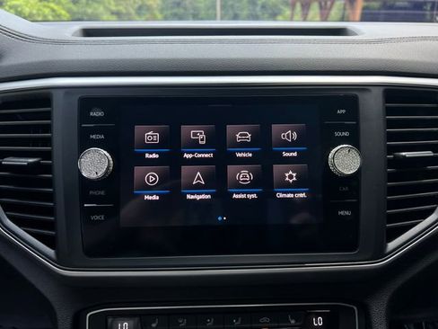 Used 2021 Volkswagen Atlas Cross Sport SE image 26