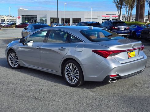 Used 2019 Toyota Avalon Limited w/ Advanced Safety Package image 3