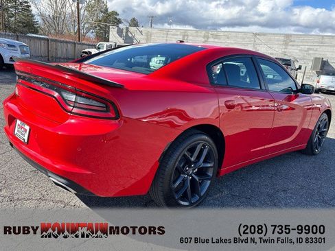 Used 2022 Dodge Charger SXT w/ Blacktop Package image 5