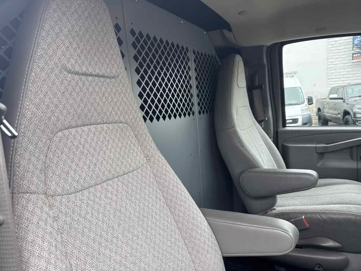 Used 2016 Chevrolet Express 2500 RWD image 17