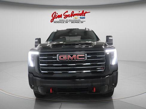 Used 2025 GMC Sierra 2500 AT4 AWD/4WD image 3