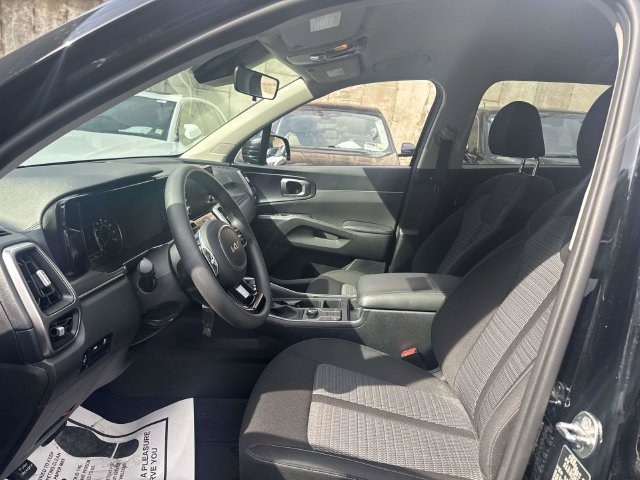 Used 2023 Kia Sorento LX AWD/4WD image 17