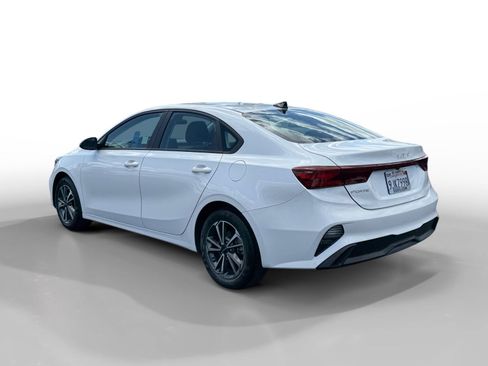 Used 2023 Kia Forte LXS w/ LXS Technology Package FWD image 3