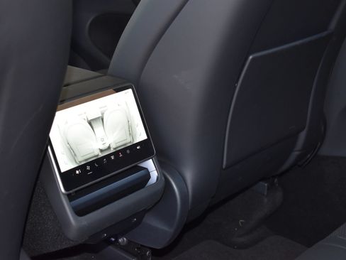 Used 2026 Tesla Model Y 2WD image 10