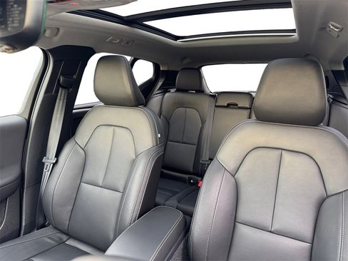 Certified 2025 Volvo XC40 B5 Plus image 22