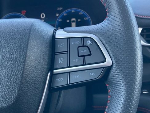 Certified 2025 Toyota Sienna XSE image 19