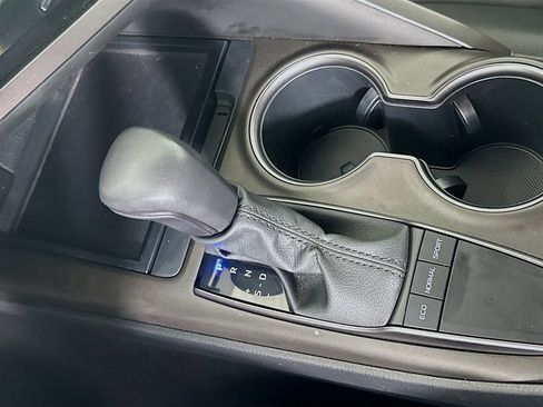 Used 2023 Toyota Camry SE w/ Convenience Package FWD image 16
