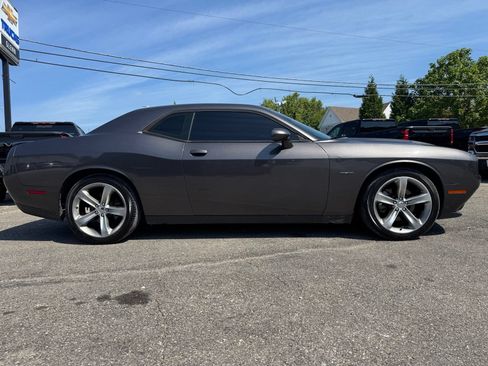 Used 2016 Dodge Challenger R/T RWD image 7