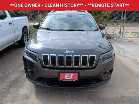 Used 2019 Jeep Cherokee Latitude Plus w/ Comfort/Convenience Group FWD image 2