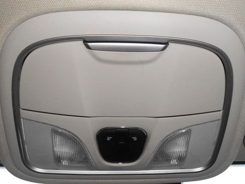 Used 2015 Chrysler 200 C w/ Navigation & Sound Group I FWD image 9