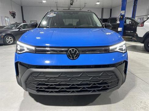 Certified 2025 Volkswagen Taos SE image 2