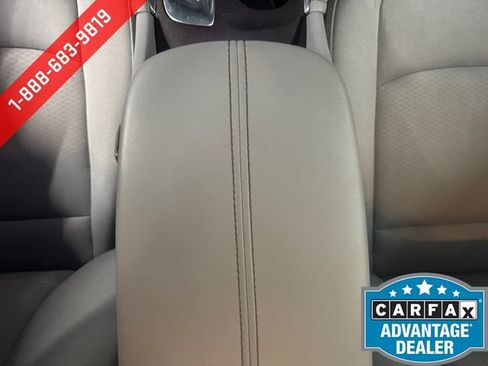 Used 2018 Chevrolet Malibu LT FWD image 15