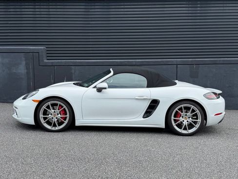 Certified 2017 Porsche 718 Boxster S RWD image 2