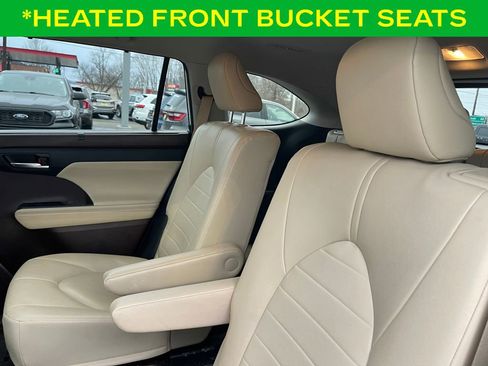 Used 2022 Toyota Highlander XLE image 16