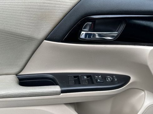 Used 2017 Honda Accord LX image 12