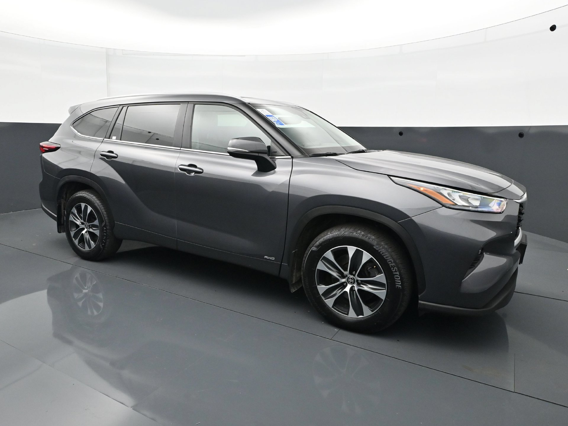 Used 2025 Toyota Highlander XLE AWD/4WD image 9