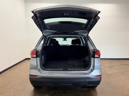 Used 2023 Chevrolet Equinox LS FWD image 4