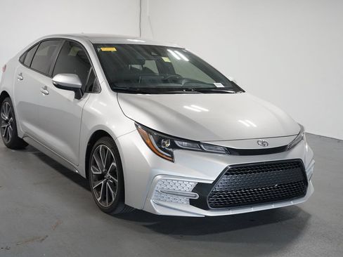 Certified 2021 Toyota Corolla SE FWD image 3