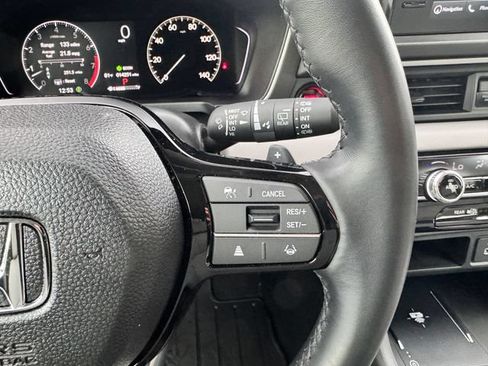 Used 2025 Honda Pilot Touring image 17