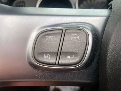 Used 2004 Chevrolet SSR w/ Preferred Equipment Group image 25