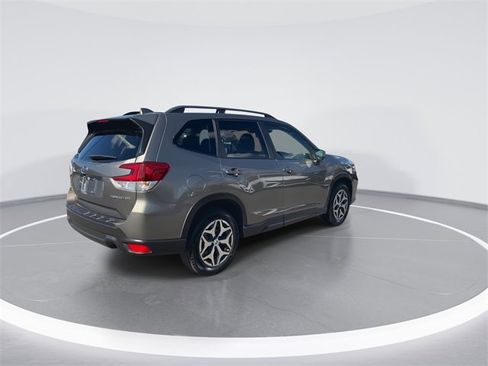 Used 2020 Subaru Forester Premium image 8
