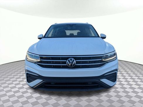 Used 2024 Volkswagen Tiguan SE image 7
