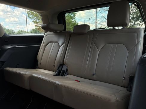 Used 2024 Ford Expedition Limited AWD/4WD image 13