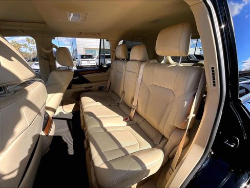 Used 2020 Lexus LX 570 4WD w/ Luxury Package image 28