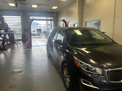 Used 2020 Kia Sedona EX FWD image 1