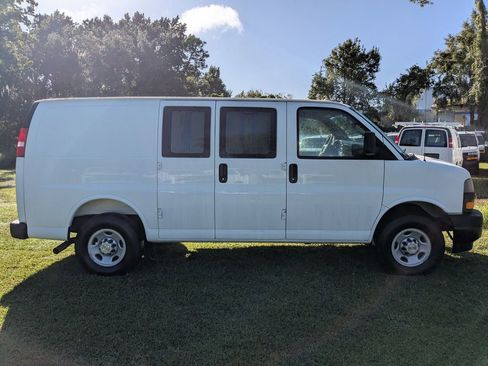 New 2025 Chevrolet Express 2500 Work Van w/ Driver Convenience Package image 4