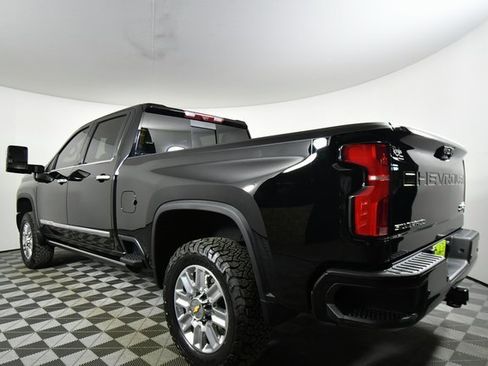 Used 2024 Chevrolet Silverado 2500 High Country w/ Technology Package image 13