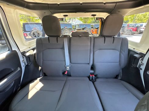 Used 2023 Jeep Wrangler Unlimited image 28