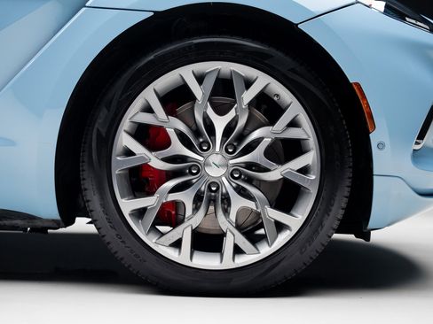 Used 2023 Aston Martin DBX image 37