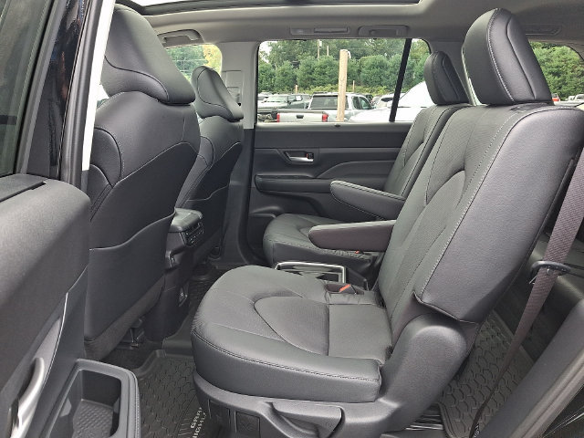 Used 2026 Toyota Grand Highlander AWD image 17