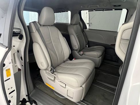 Used 2014 Toyota Sienna XLE w/ Entertainment Package AWD/4WD image 13