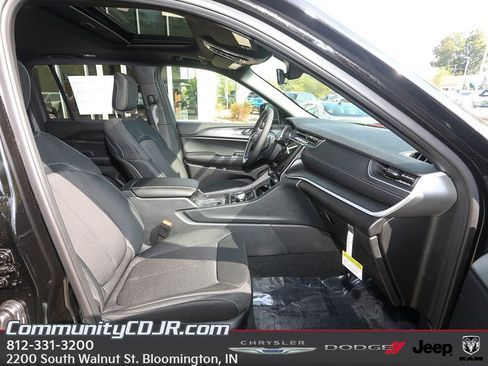 New 2025 Jeep Grand Cherokee Laredo X image 18