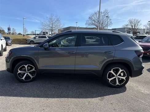 New 2026 Volkswagen Taos SEL image 8