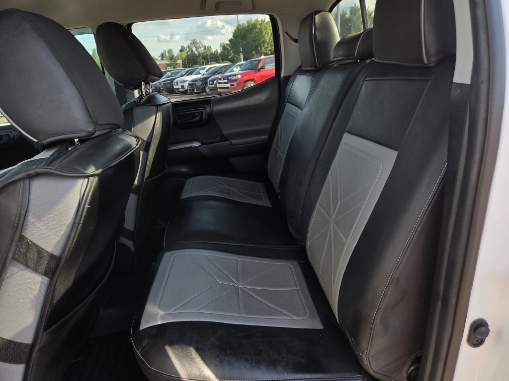Used 2022 Toyota Tacoma SR5 RWD image 17
