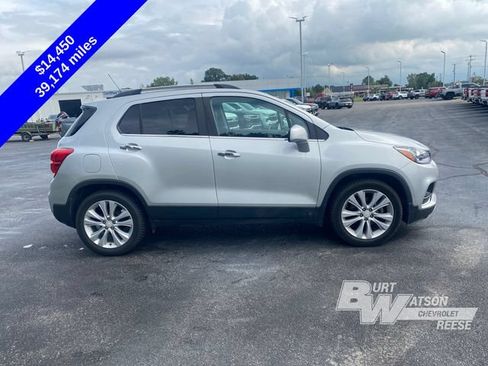 Used 2017 Chevrolet Trax Premier w/ Driver Confidence II Package FWD image 9