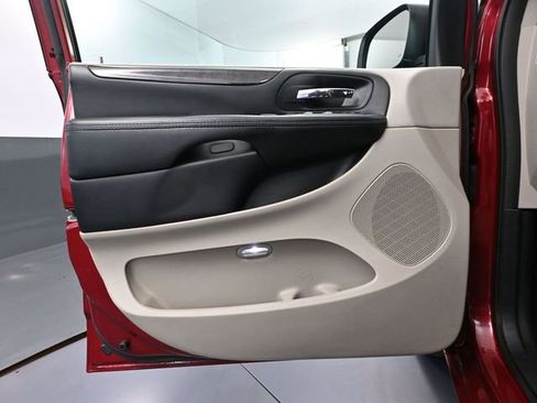 Used 2014 Dodge Grand Caravan SXT w/ Rear Park Assist Package image 16