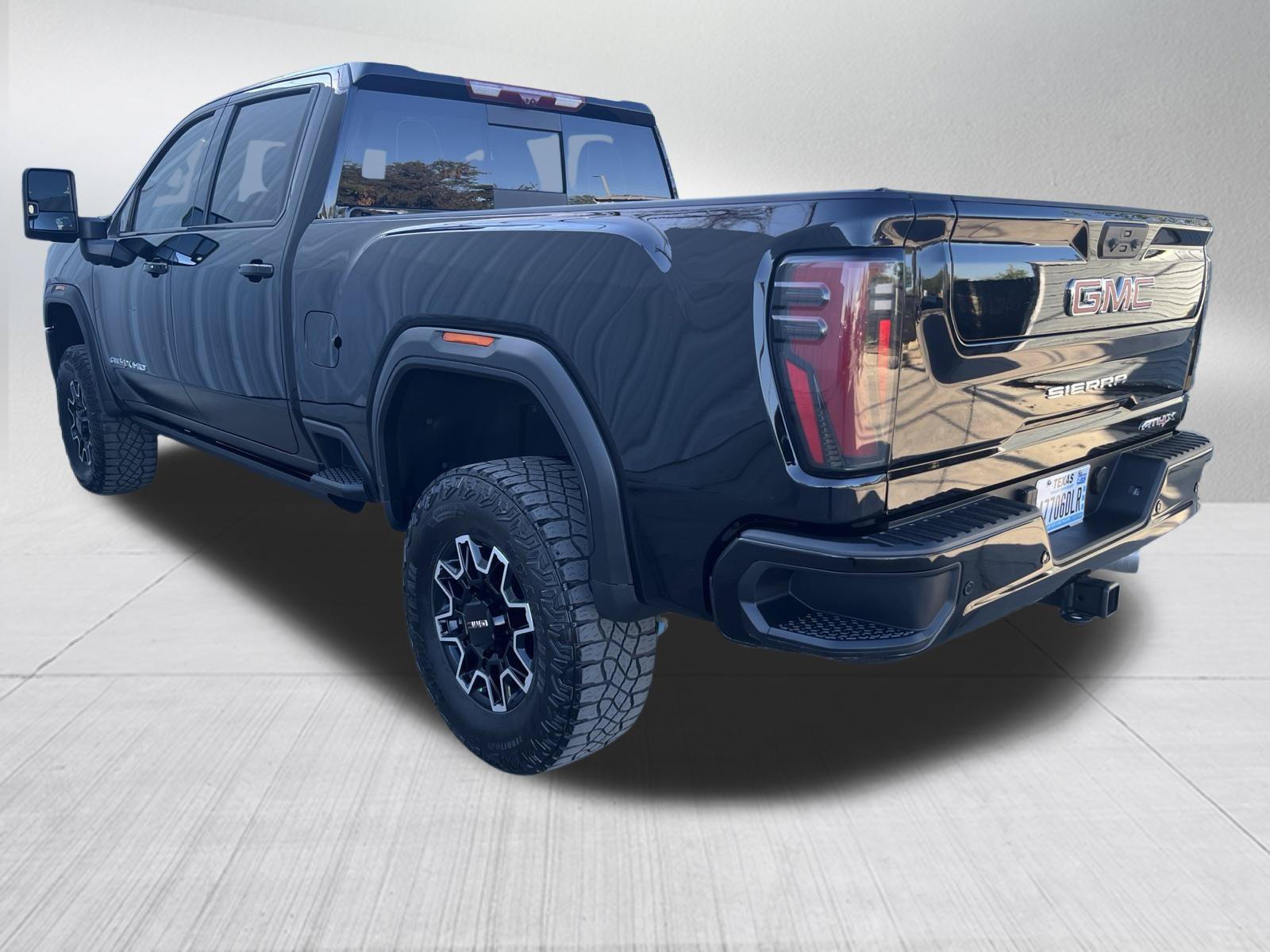 Used 2025 GMC Sierra 2500 AT4X AWD/4WD image 6