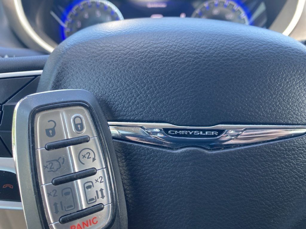 Used 2024 Chrysler Pacifica Touring-L FWD image 37