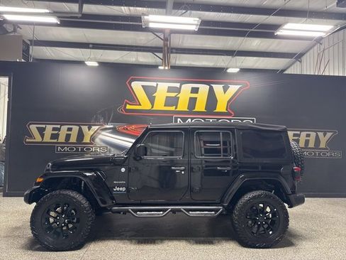 Used 2024 Jeep Wrangler Unlimited Sahara image 2