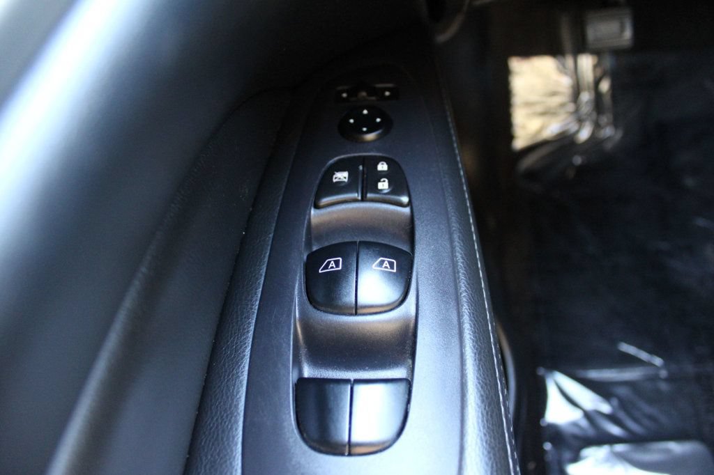 Used 2020 Nissan Pathfinder SL FWD image 23