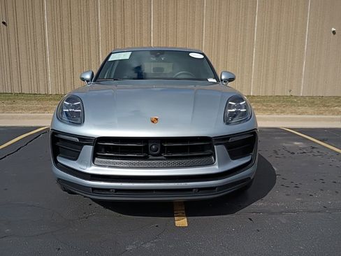 Certified 2025 Porsche Macan Premium image 9