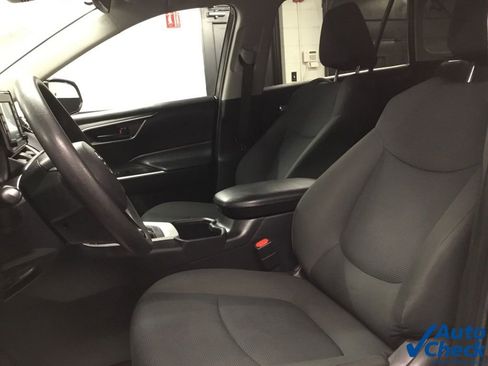 Used 2022 Toyota RAV4 LE image 25
